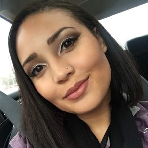 Meet your Posher, Desiree